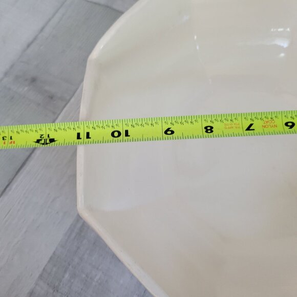 Vintage McCoy USA Large White Octagonal Ceramic Bowl - Picture 8 of 8